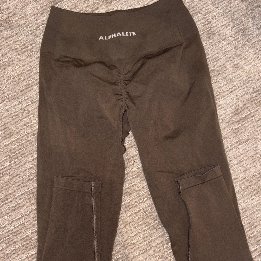 Alphalete Women’s Dark Brown Leggings